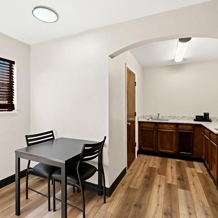 Dumas Quality Inn & Suites מראה חיצוני תמונה