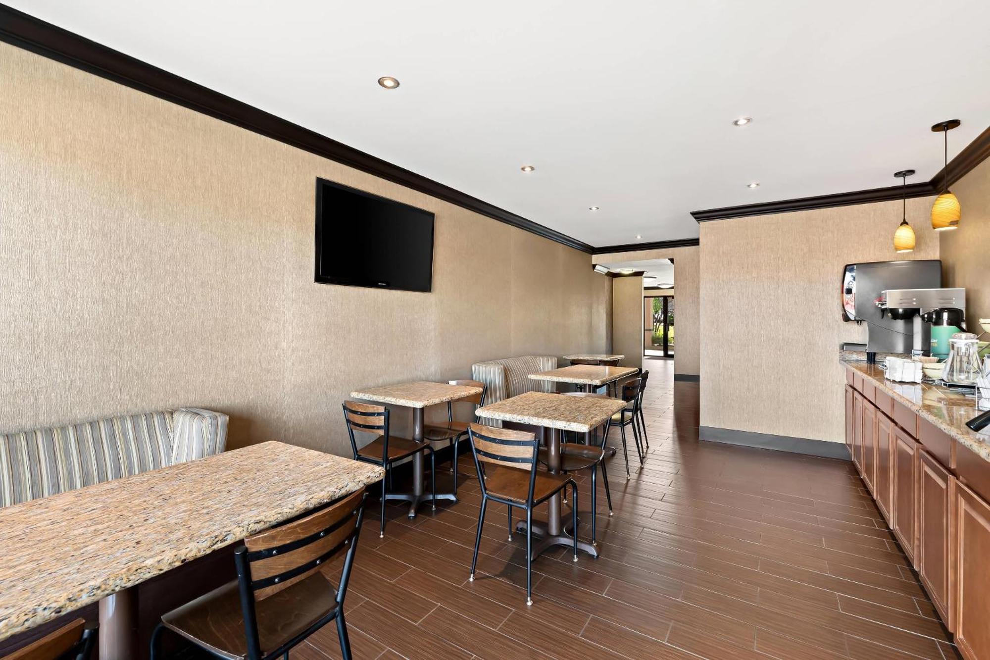 Dumas Quality Inn & Suites מראה חיצוני תמונה