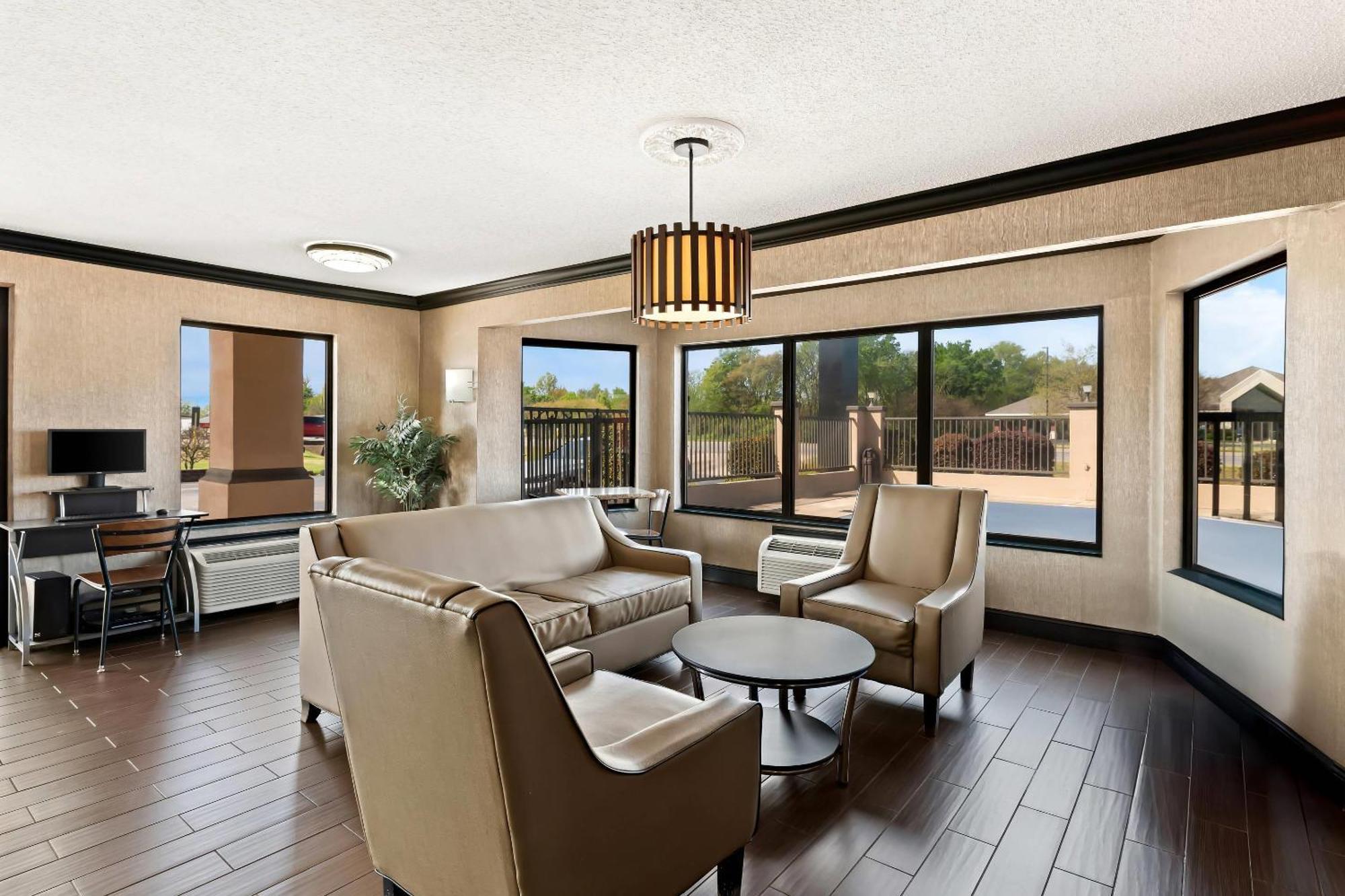 Dumas Quality Inn & Suites מראה חיצוני תמונה